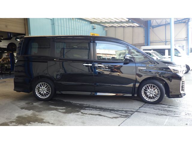 TOYOTA VOXY HYBRID 2016 Image 31