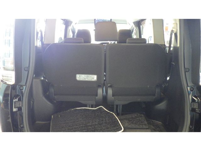 TOYOTA VOXY HYBRID 2016 Image 31