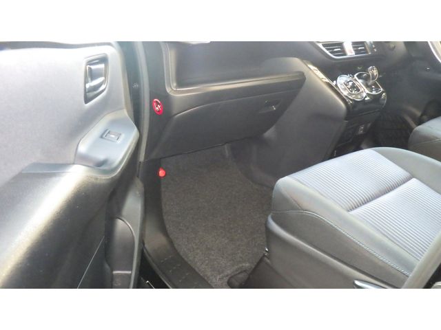 TOYOTA VOXY HYBRID 2016 Image 31