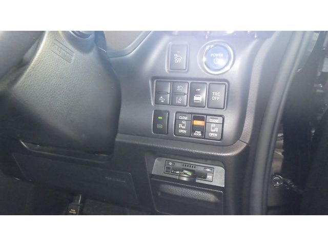 TOYOTA VOXY HYBRID 2016 Image 31