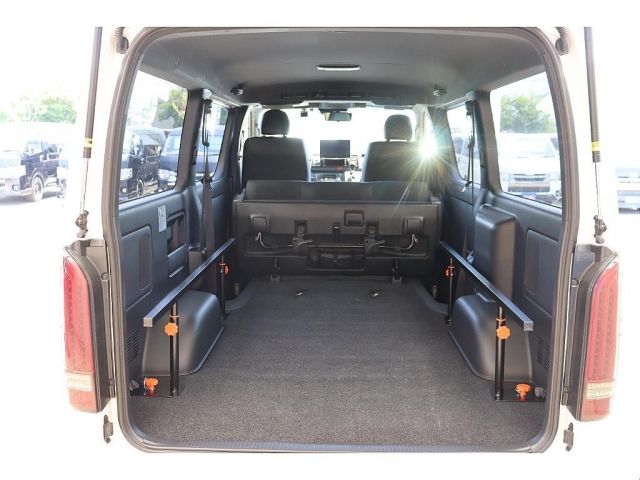 TOYOTA HIACE VAN 4WD 2023 Image 31
