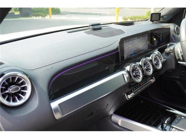 MERCEDES BENZ GLB 2021 Image 31