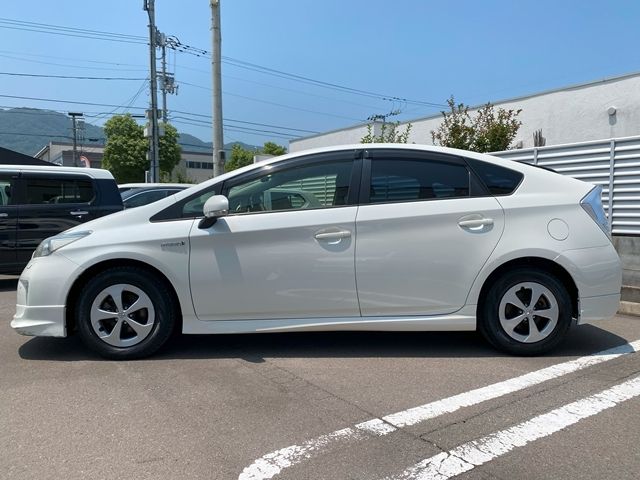TOYOTA PRIUS 2013 Image 31