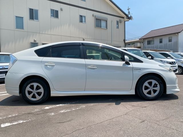 TOYOTA PRIUS 2013 Image 31