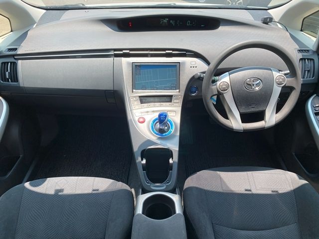 TOYOTA PRIUS 2013 Image 31