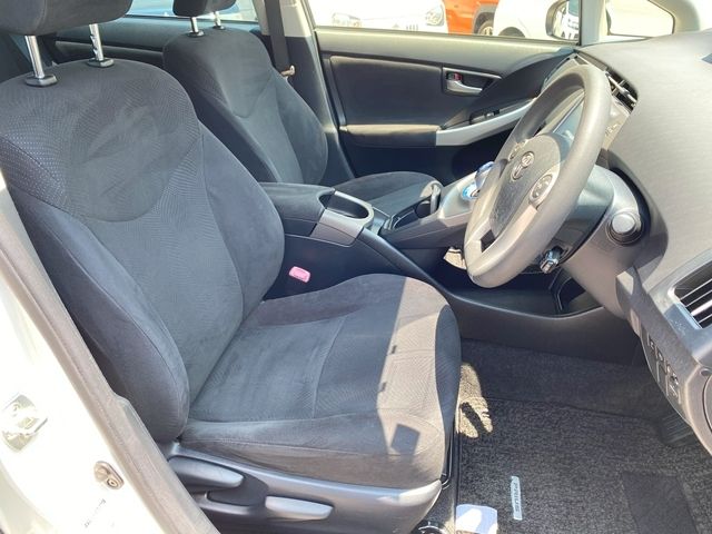 TOYOTA PRIUS 2013 Image 31