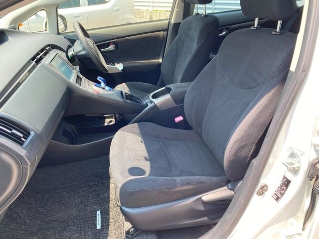 TOYOTA PRIUS 2013 Image 31