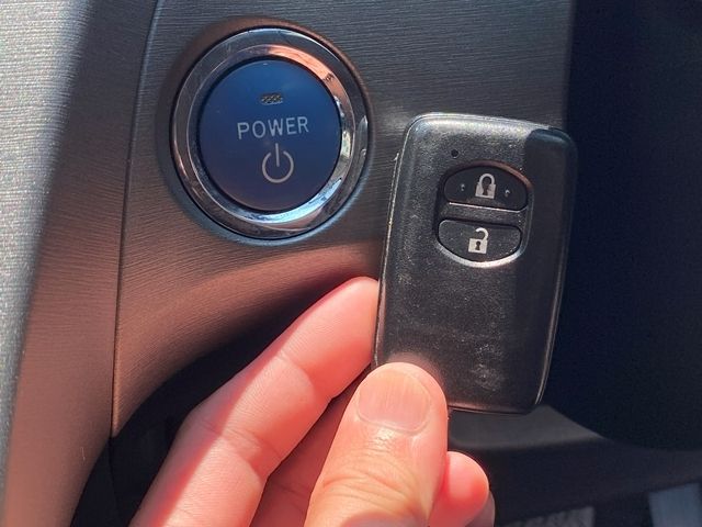 TOYOTA PRIUS 2013 Image 31