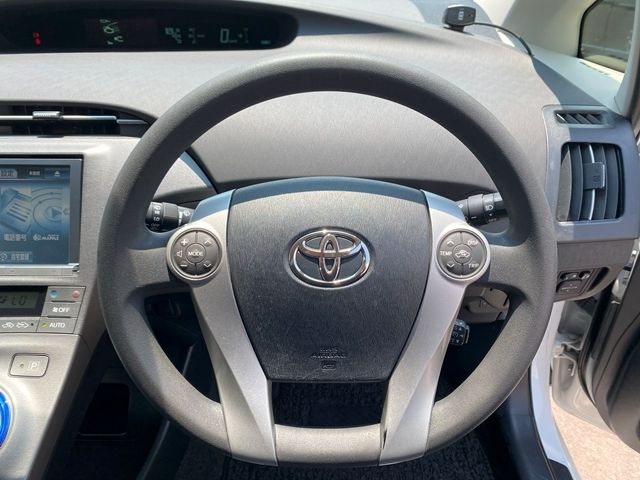 TOYOTA PRIUS 2013 Image 31