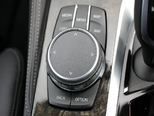 BMW 5SERIES TOURING 2019 Image 31