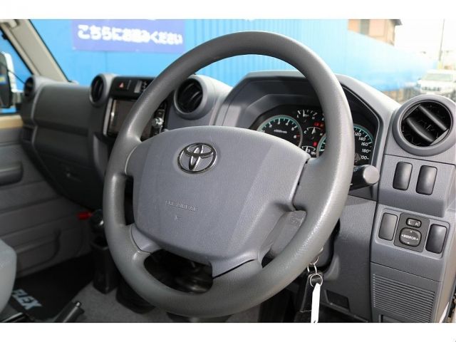 TOYOTA LANDCRUISER VAN 2015 Image 31