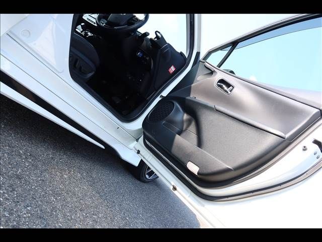 TOYOTA PRIUS 2019 Image 31