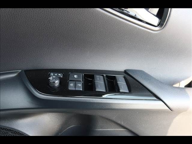 TOYOTA PRIUS 2019 Image 31