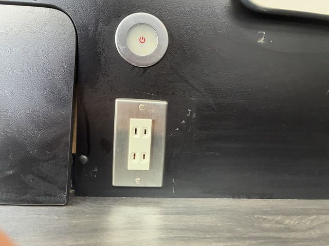 TOYOTA HIACE VAN 4WD 2015 Image 31