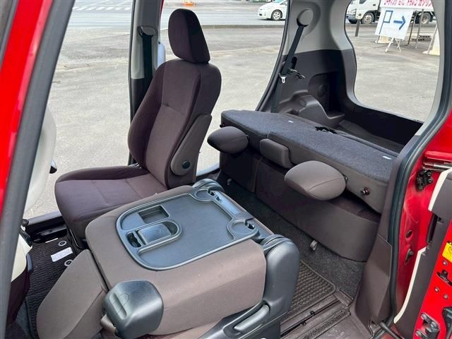 TOYOTA PORTE 2012 Image 31