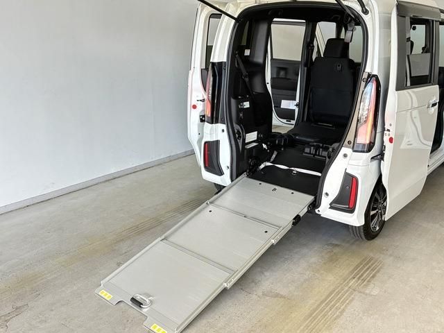 HONDA N BOX CUSTOM 2024 Image 31