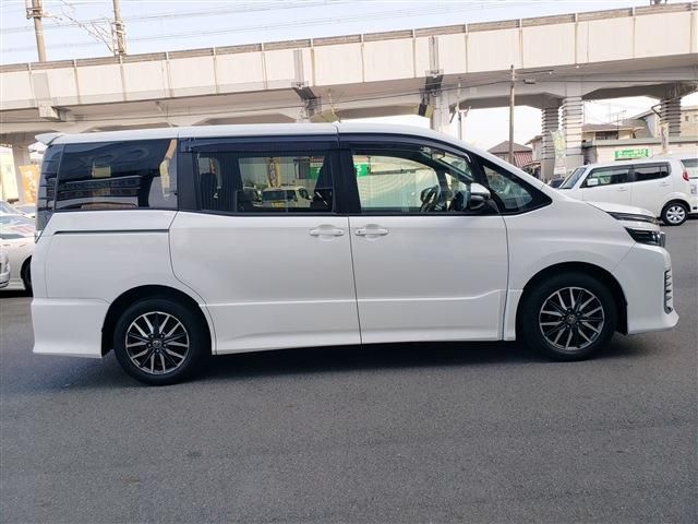 TOYOTA VOXY 2014 Image 31