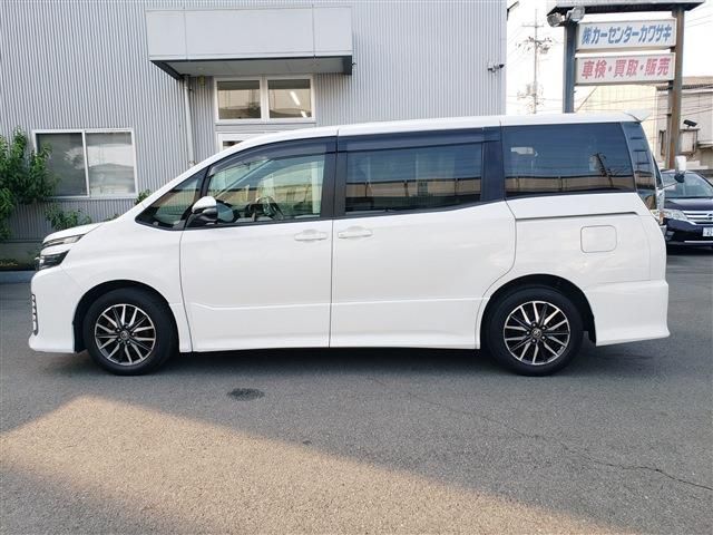 TOYOTA VOXY 2014 Image 31