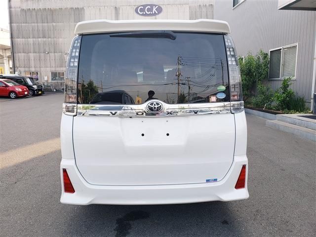 TOYOTA VOXY 2014 Image 31