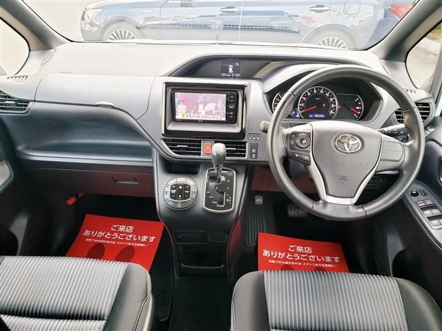 TOYOTA VOXY 2014 Image 31