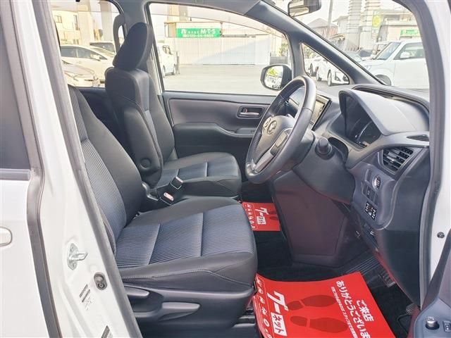 TOYOTA VOXY 2014 Image 31