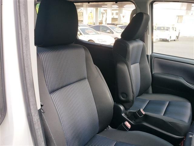 TOYOTA VOXY 2014 Image 31