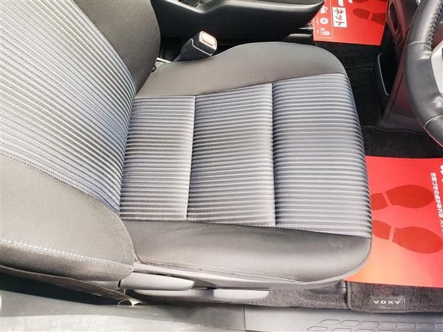 TOYOTA VOXY 2014 Image 31