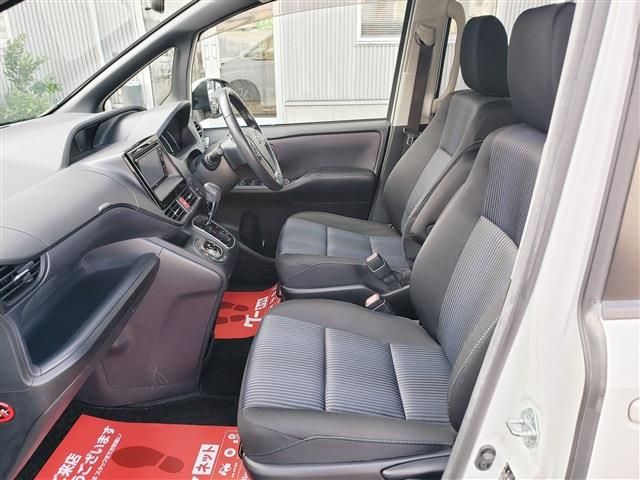 TOYOTA VOXY 2014 Image 31