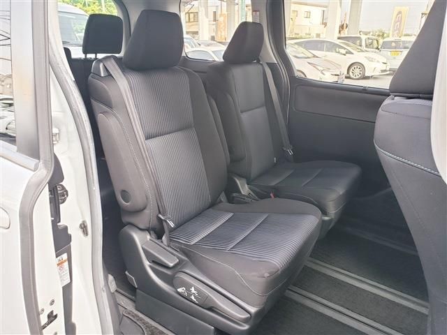 TOYOTA VOXY 2014 Image 31