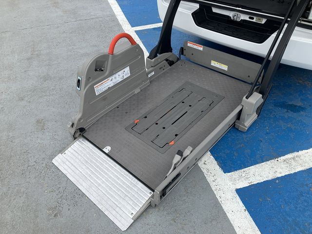 NISSAN NV350 CARAVAN 4WD 2017 Image 31