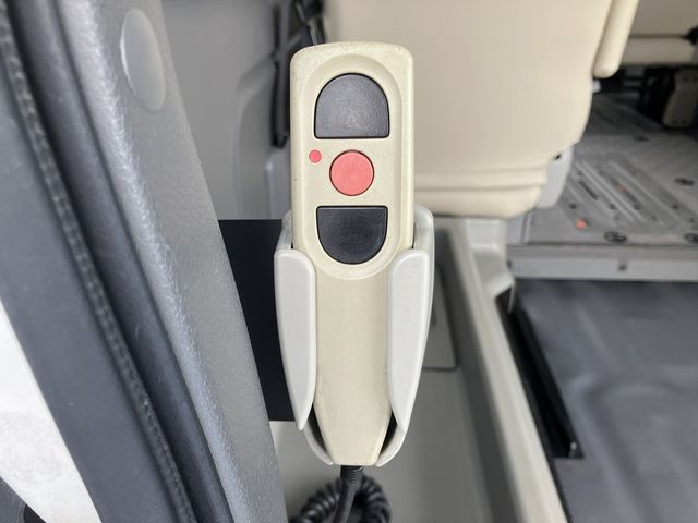 NISSAN NV350 CARAVAN 4WD 2017 Image 31