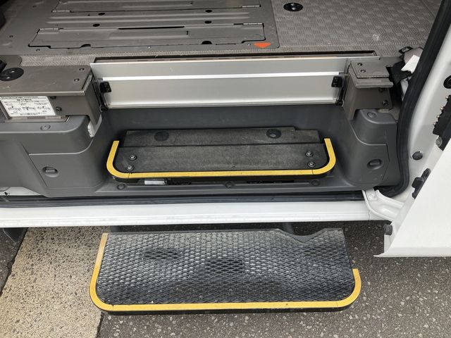 NISSAN NV350 CARAVAN 4WD 2017 Image 31