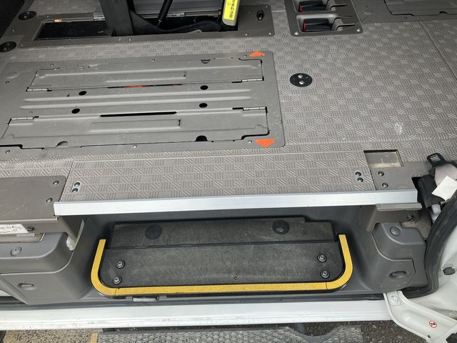 NISSAN NV350 CARAVAN 4WD 2017 Image 31