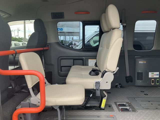 NISSAN NV350 CARAVAN 4WD 2017 Image 31