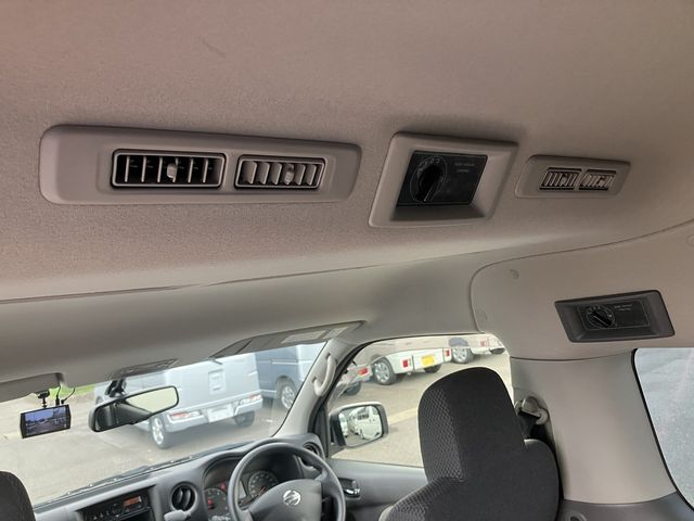 NISSAN NV350 CARAVAN 4WD 2017 Image 31