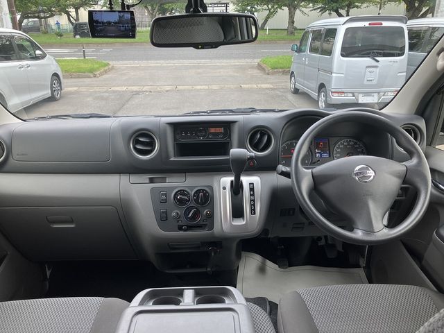 NISSAN NV350 CARAVAN 4WD 2017 Image 31