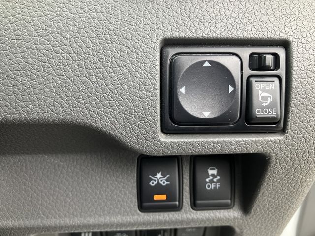 NISSAN NV350 CARAVAN 4WD 2017 Image 31