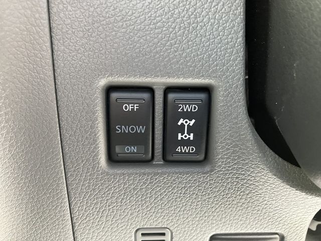 NISSAN NV350 CARAVAN 4WD 2017 Image 31