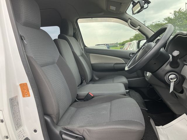 NISSAN NV350 CARAVAN 4WD 2017 Image 31