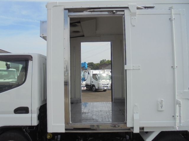 MITSUBISHI CANTER 2017 Image 31