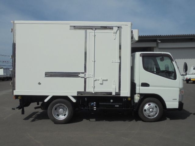 MITSUBISHI CANTER 2017 Image 31