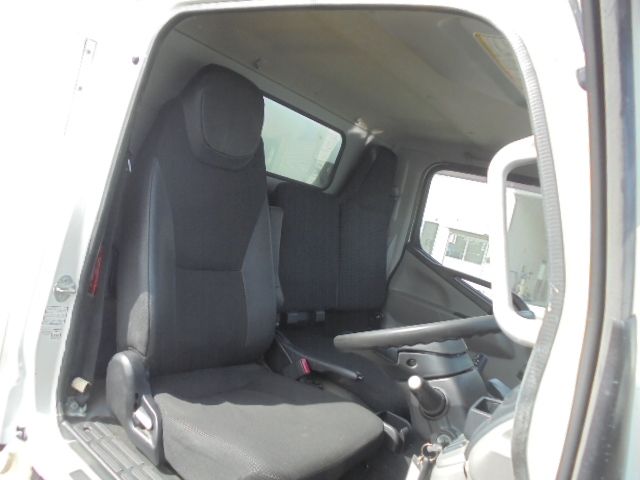 MITSUBISHI CANTER 2017 Image 31