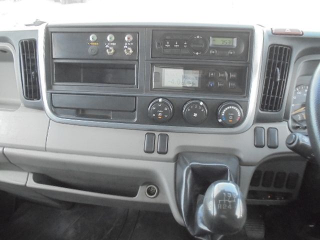 MITSUBISHI CANTER 2017 Image 31