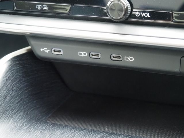 TOYOTA LEXUS RZ450E 2023 Image 31