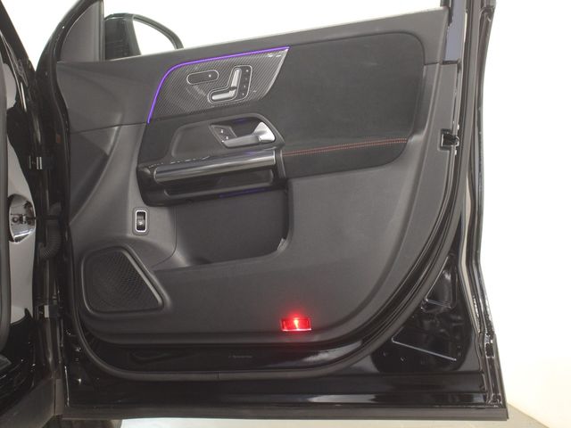 MERCEDES BENZ GLA CL 2021 Image 31