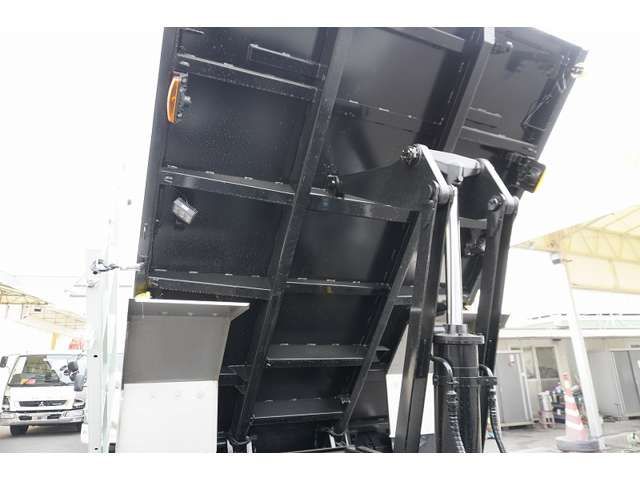 MITSUBISHI FUSOU FIGHTER 2024 Image 31