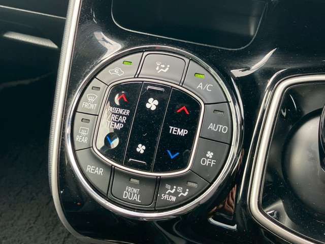 TOYOTA VOXY HYBRID 2020 Image 31