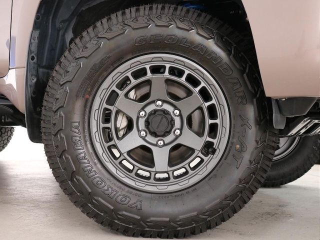 TOYOTA LANDCRUISER PRADO 2018 Image 31