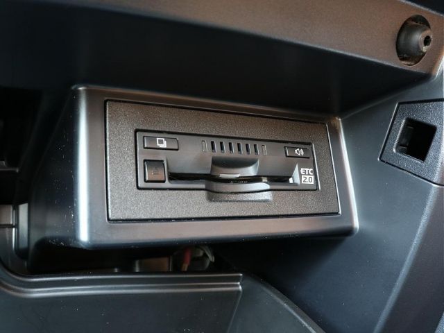 TOYOTA LANDCRUISER PRADO 2018 Image 31