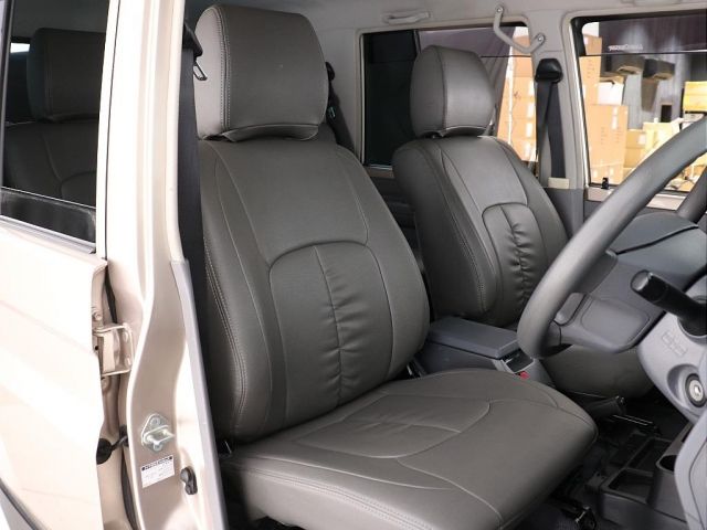TOYOTA LANDCRUISER VAN 2015 Image 31
